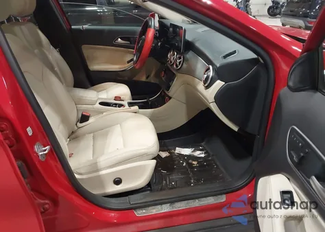 2015 Mercedes-Benz Gla 250 4Matic z USA, uszkodzony, nr VIN WDCTG4GB3FJ149622